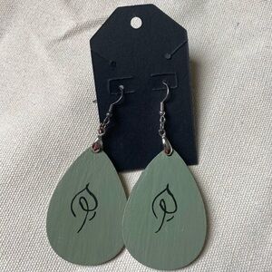 Minimalistic Line Leaf Earrings